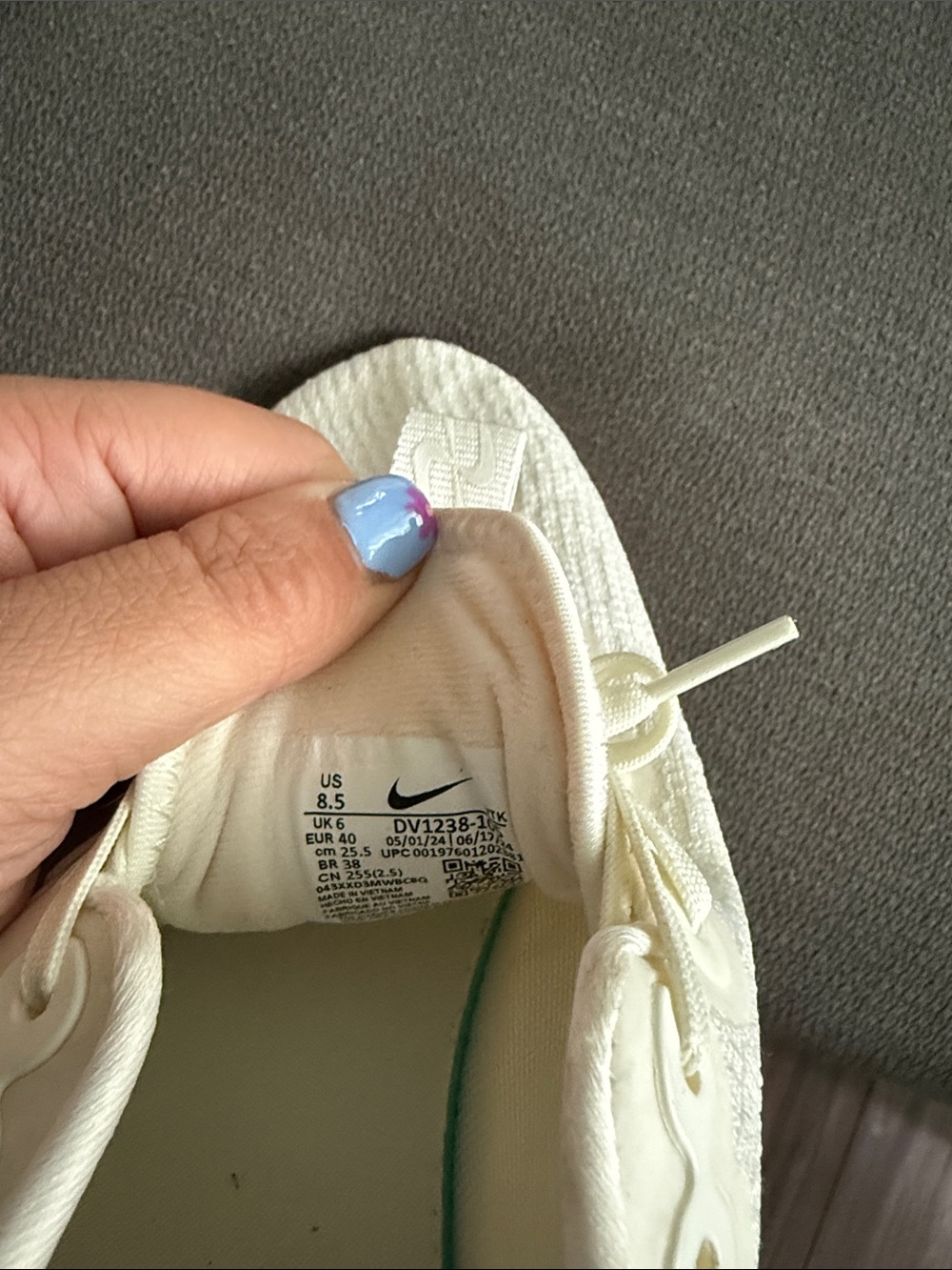 Nike Women's Cream/White Low-Profile Running Sneakers Motiva - Picture 2 of 7